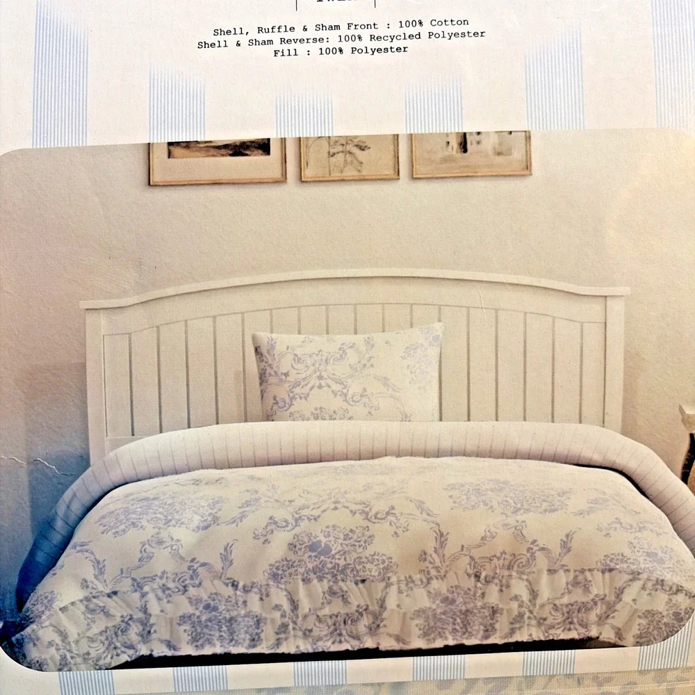Harlow & Wren Ruffle Edge Comforter in Blue Floral Print - Twin